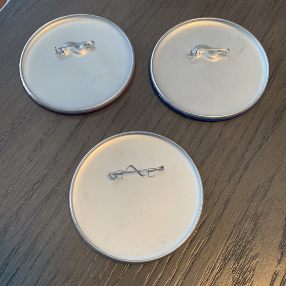 Set of 3 Disneyland Carsland button/pins - Picture 2 of 5